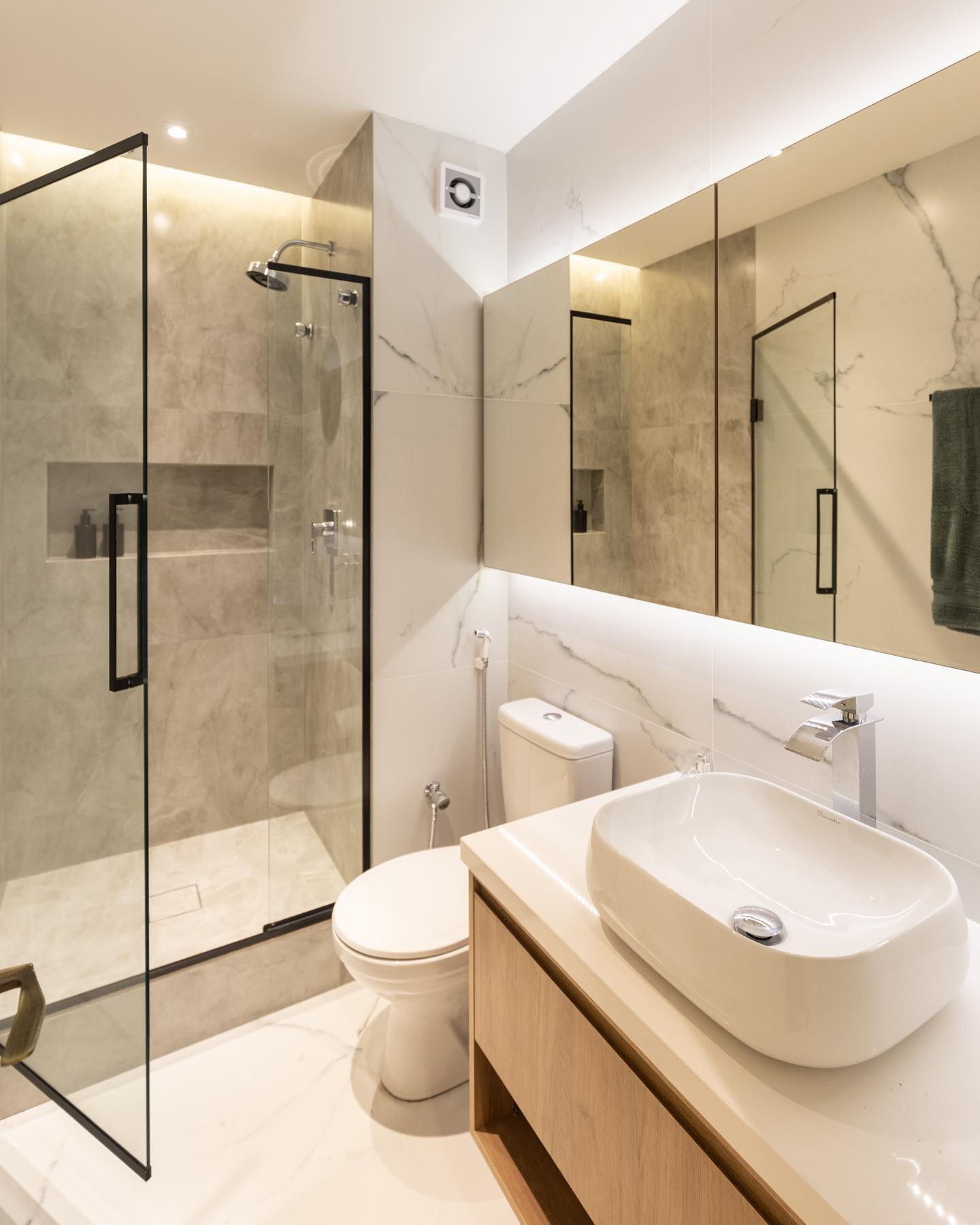 Image hover effect image